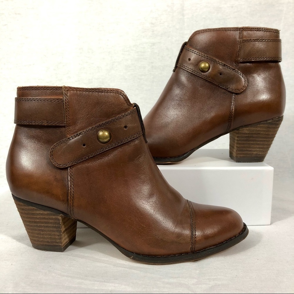 Corso Como Leather Side Zip Ankle Boot